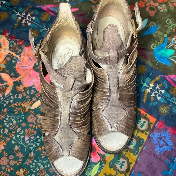 Freebirds by Steven strappy heels - Picture 6 of 9